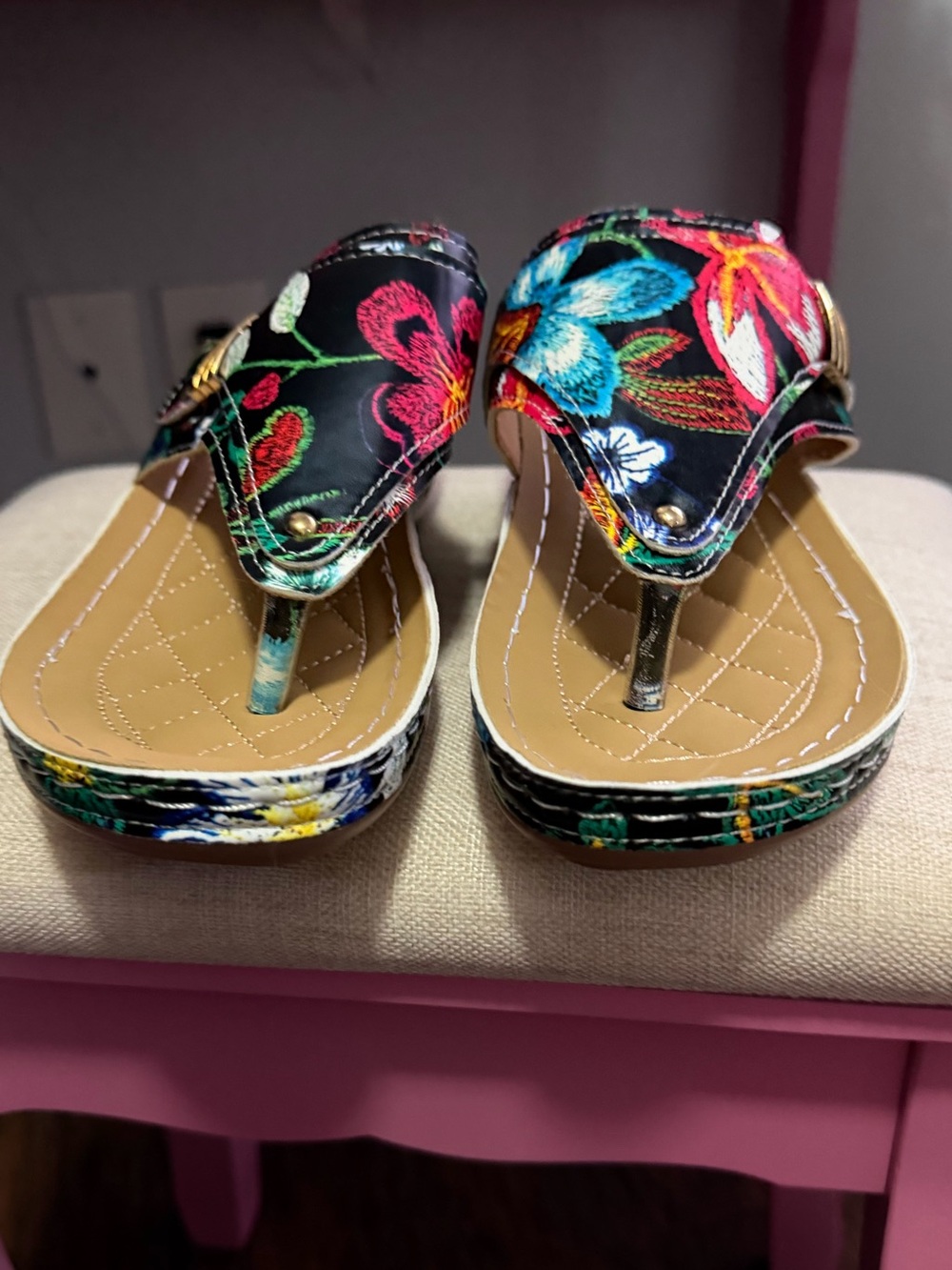 Women's Floral Black Thong Sandals - Stylish Summer Flip Flops - Size 9W